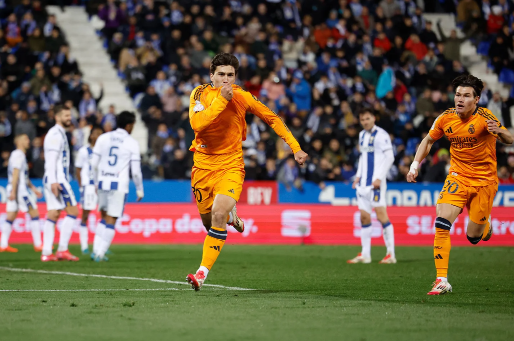 Gonzalo celebra su gol que clasificó al Real Madrid para semifinales de Copa, destacando la fuerza de la cantera